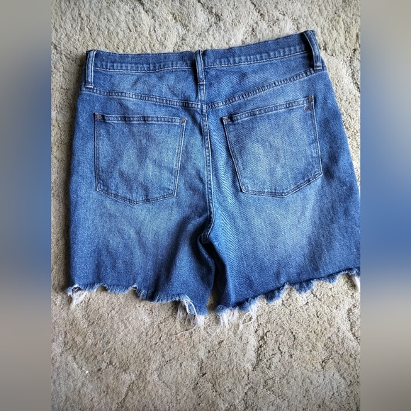 Made well high-rise mid-length shorts - Picture 3 of 5
